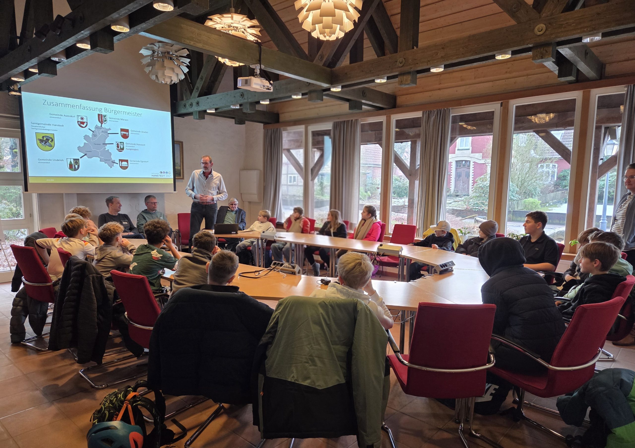 IGS Hanstedt im Rathaus: Demokratie zum Mitmachen
